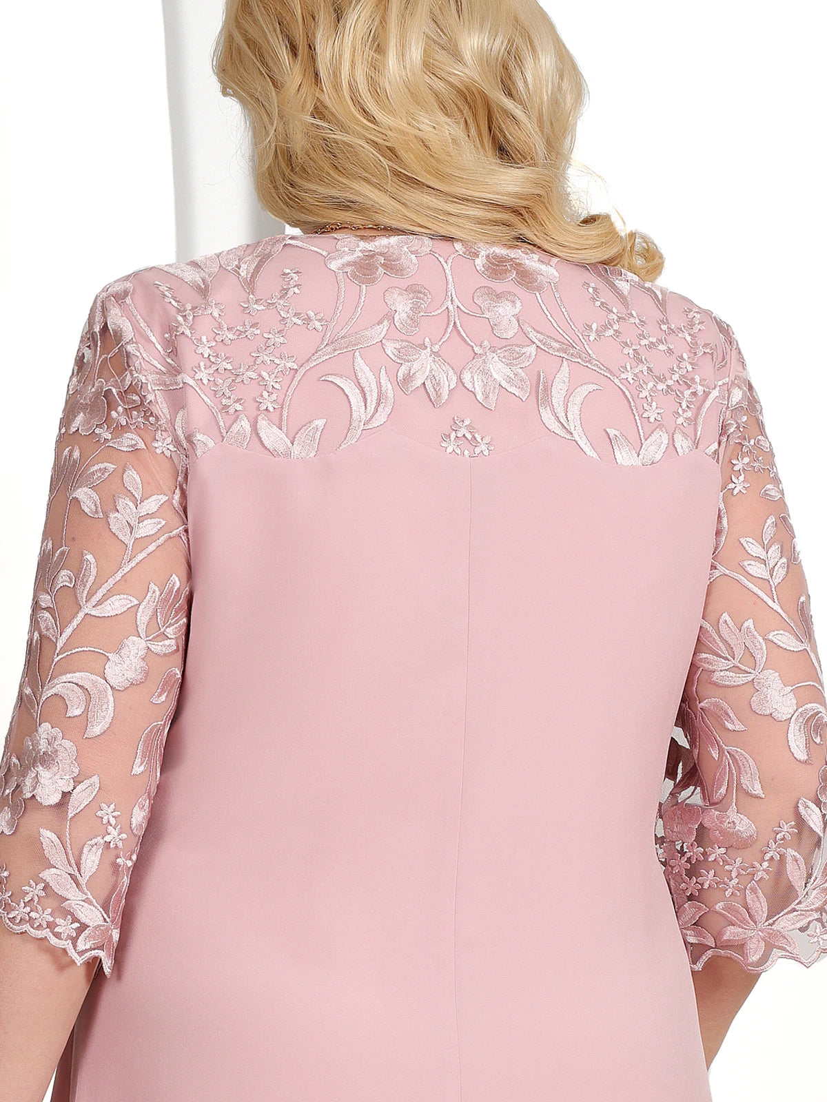 Elodie | Elegáns Nagyméretű Ruha – Gondosan Hímzett és Kiemelt Silhouette