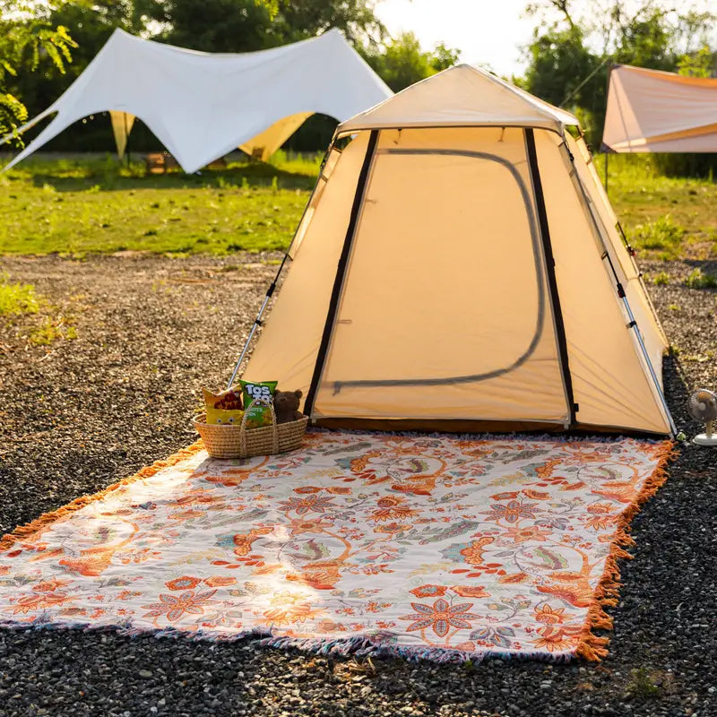 フリンジ付きの花柄ボヘミアンカバー