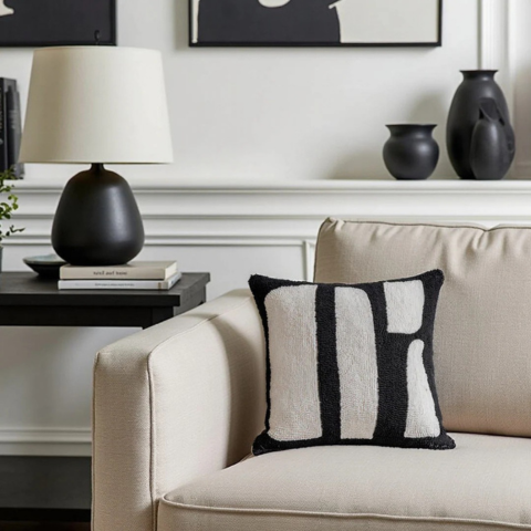 Dekorativ pute med zebra mønster – Vill og elegant berøring