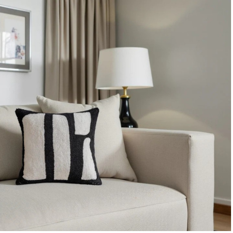 Dekorativ pute med zebra mønster – Vill og elegant berøring