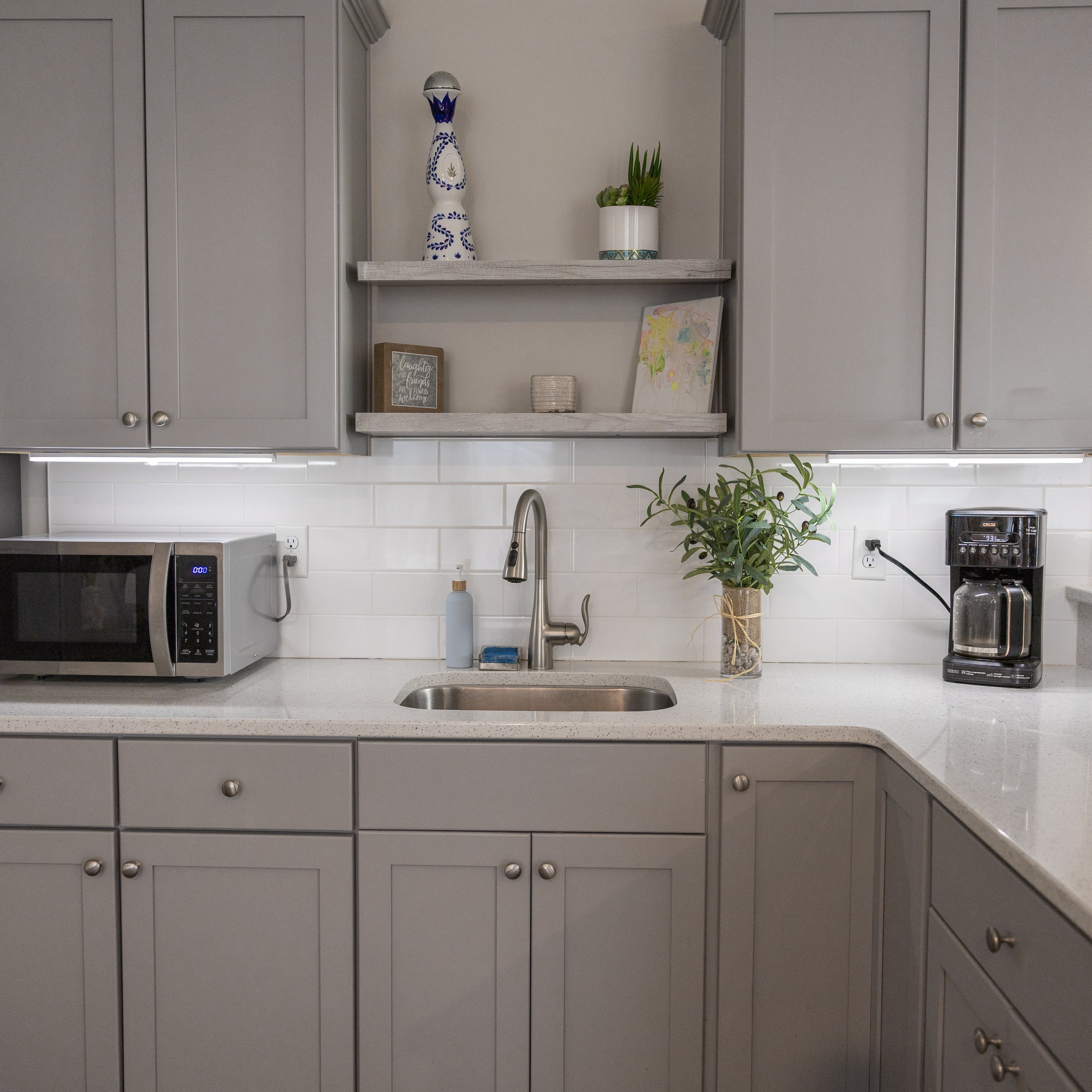 Barra LED Sob Móvel – Iluminação Sem Fios e Instalação Fácil