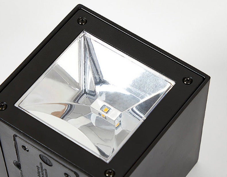 IP65 Ulkona käytettävä aurinkoseinävalaisin - Kestävä, ympäristöystävällinen valaistus