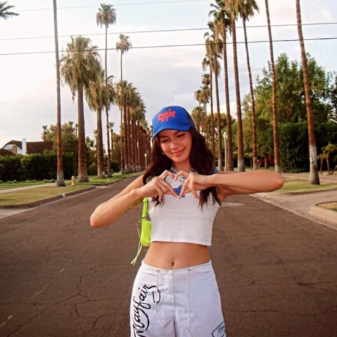 Retro kamera cyfrowa - klasyczny wygląd i jakość HD