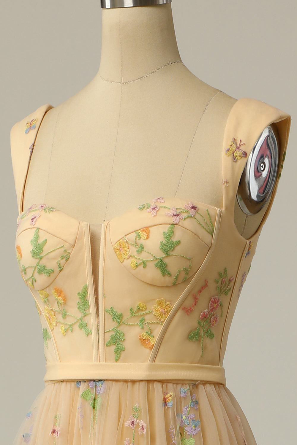 إيليز | فستان سهرة طويل – تطريزات راقية