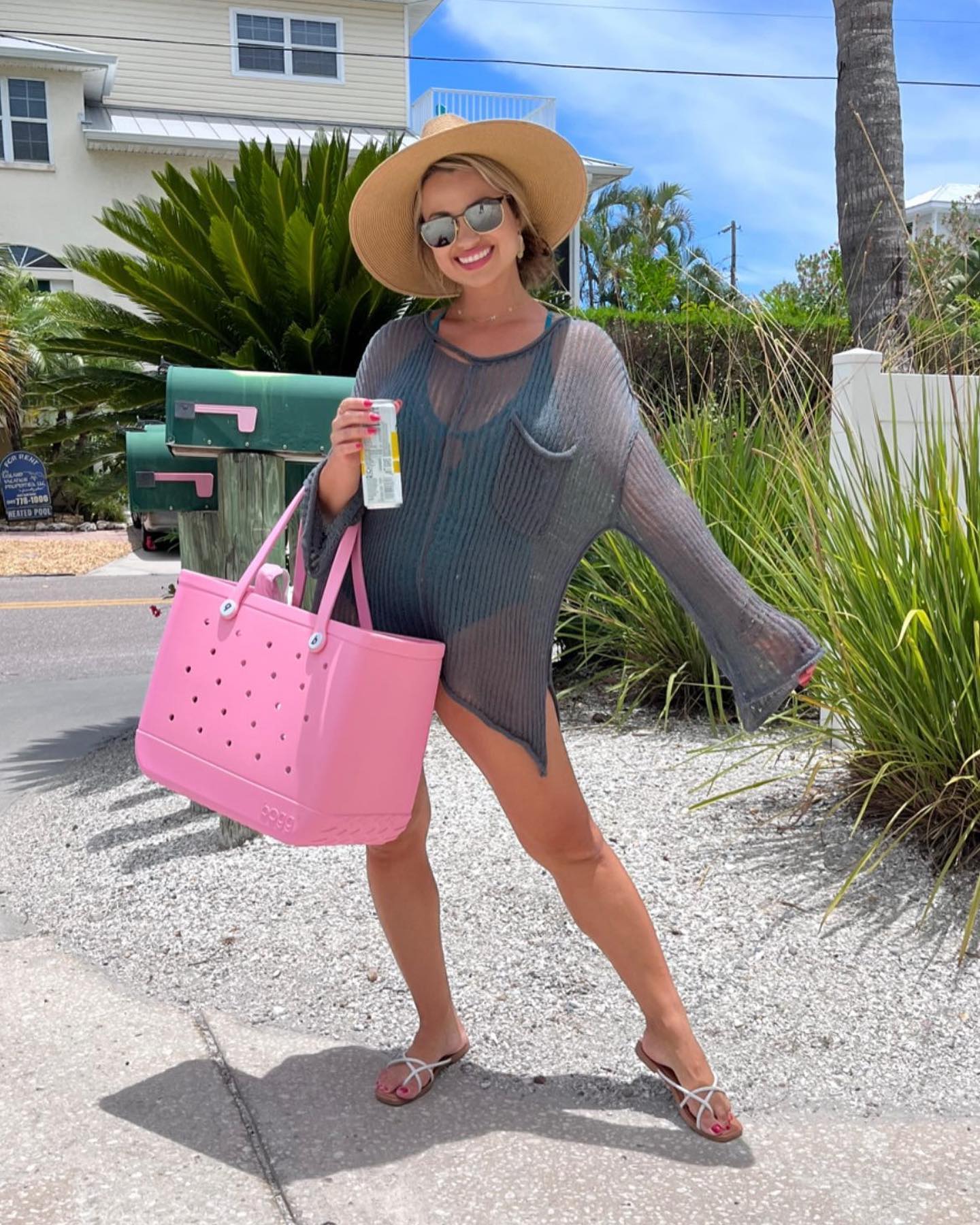 حقيبة شاطئية صلبة - تصميم ملون وسعة كبيرة