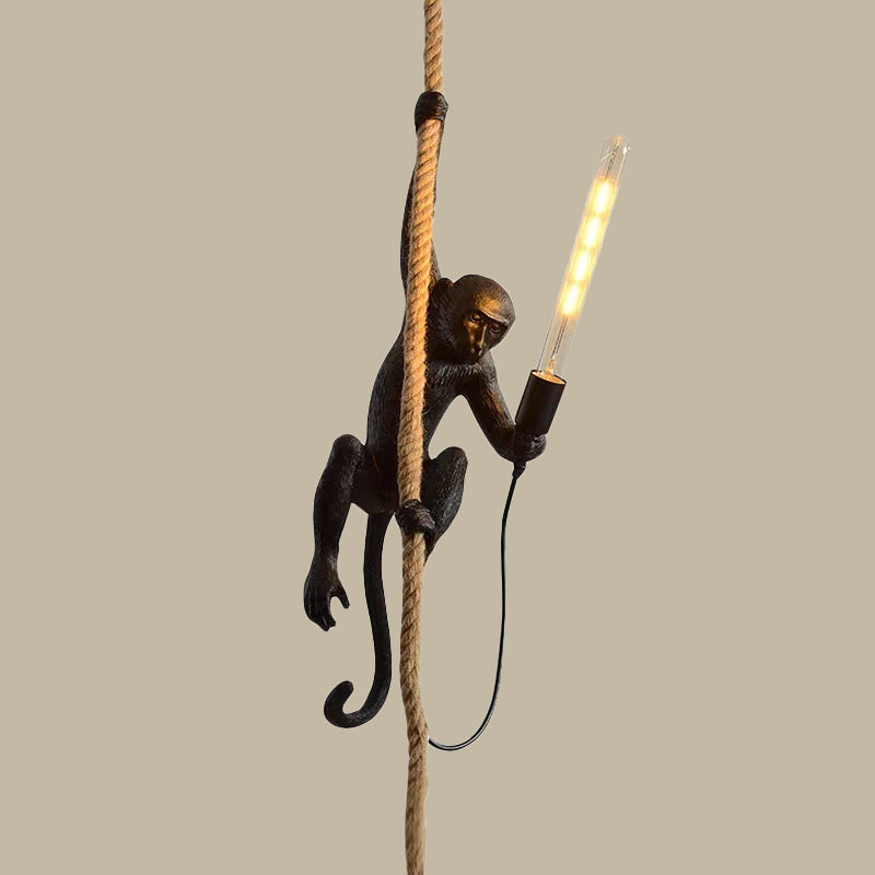 Hengelampe Ape med Tau – Original og Lekende Dekorasjon 