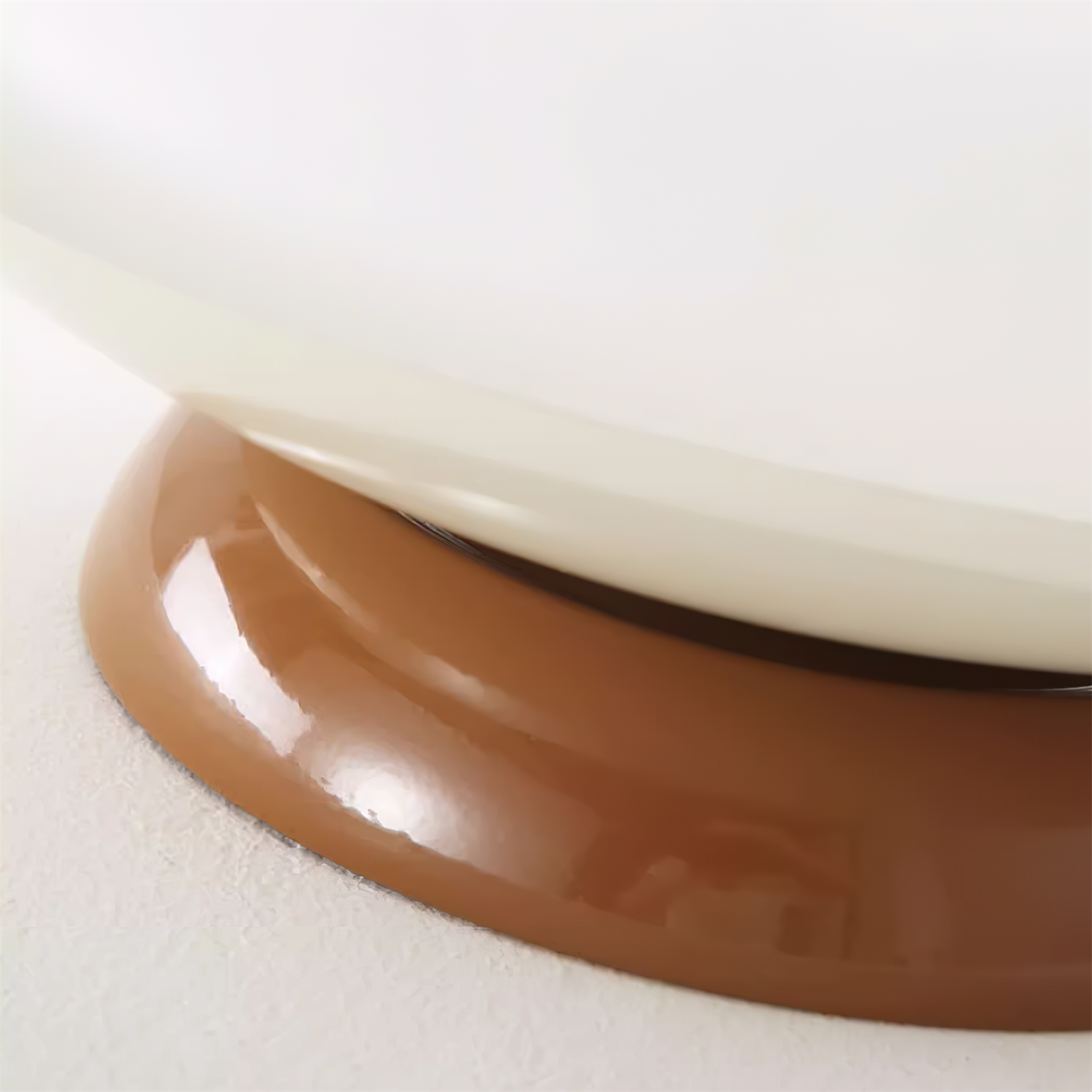 Pyöreä LED-kattovalaisin - Luonnollinen hehku ja hienovarainen tyylikkyys