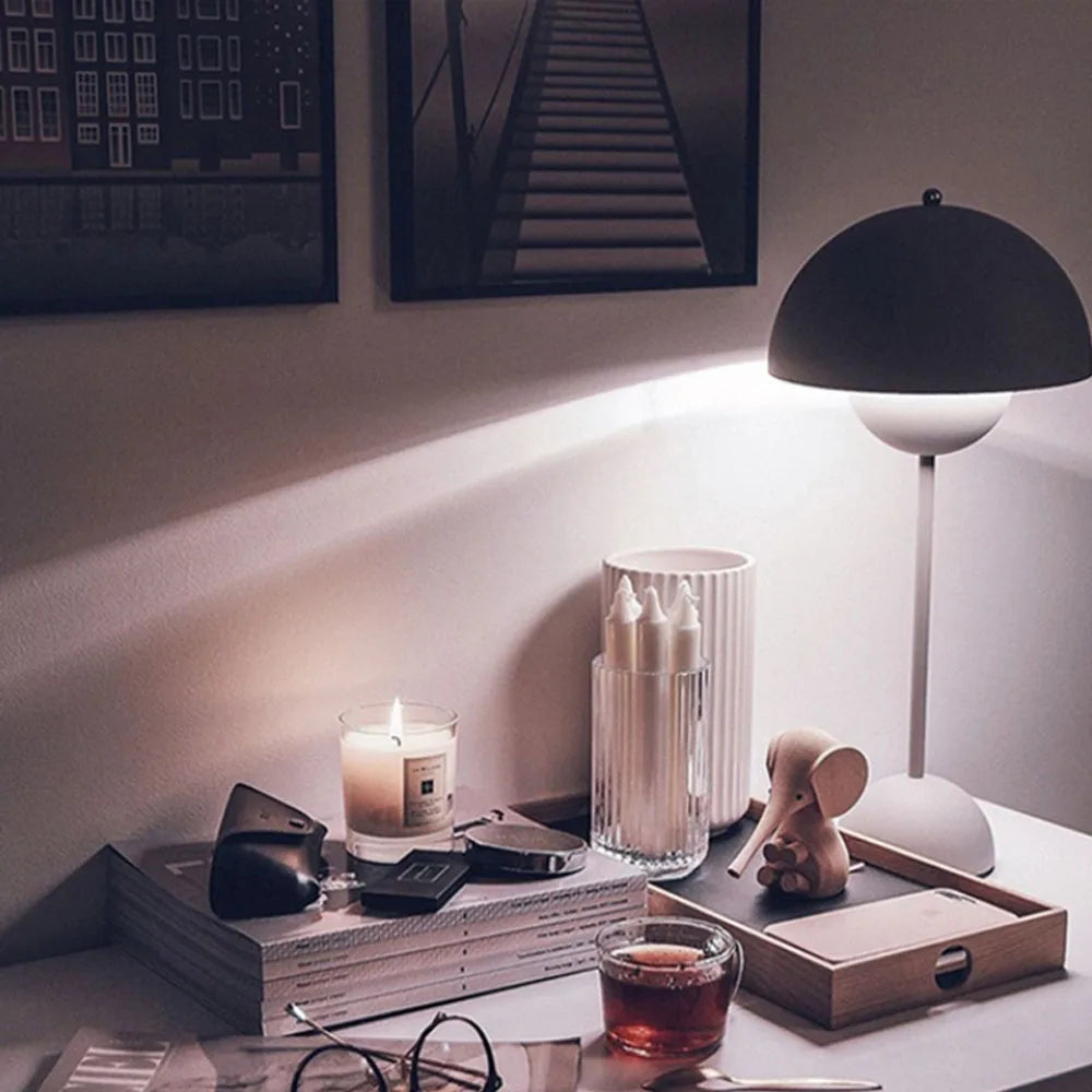Lampada da Tavolo Portatile – Design Moderno e Illuminazione Nomade 