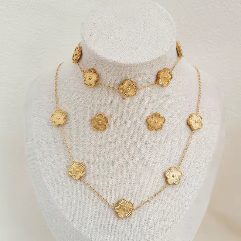 Smykkesett – Gylden Eleganse i Rustfritt Stål 