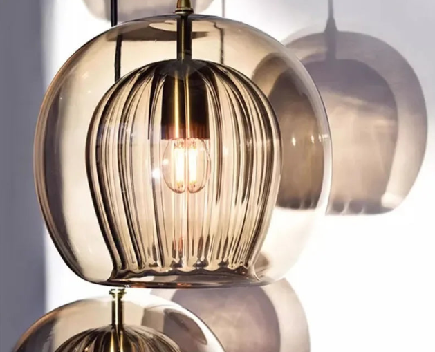 Sphère Lumineuse Moderne En Verre — Lumière Douce Et Style Raffiné