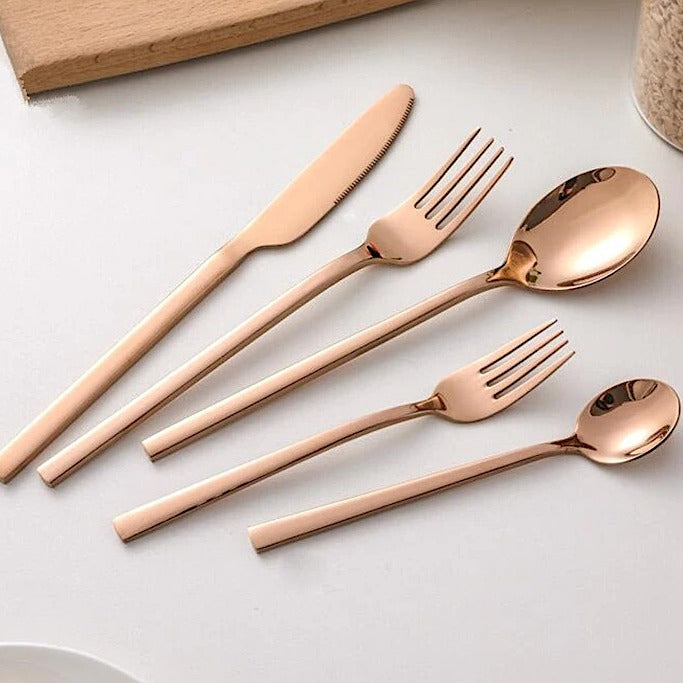 Set di Posate Completo – Pezzi Eleganti per una Tavola Raffinata 