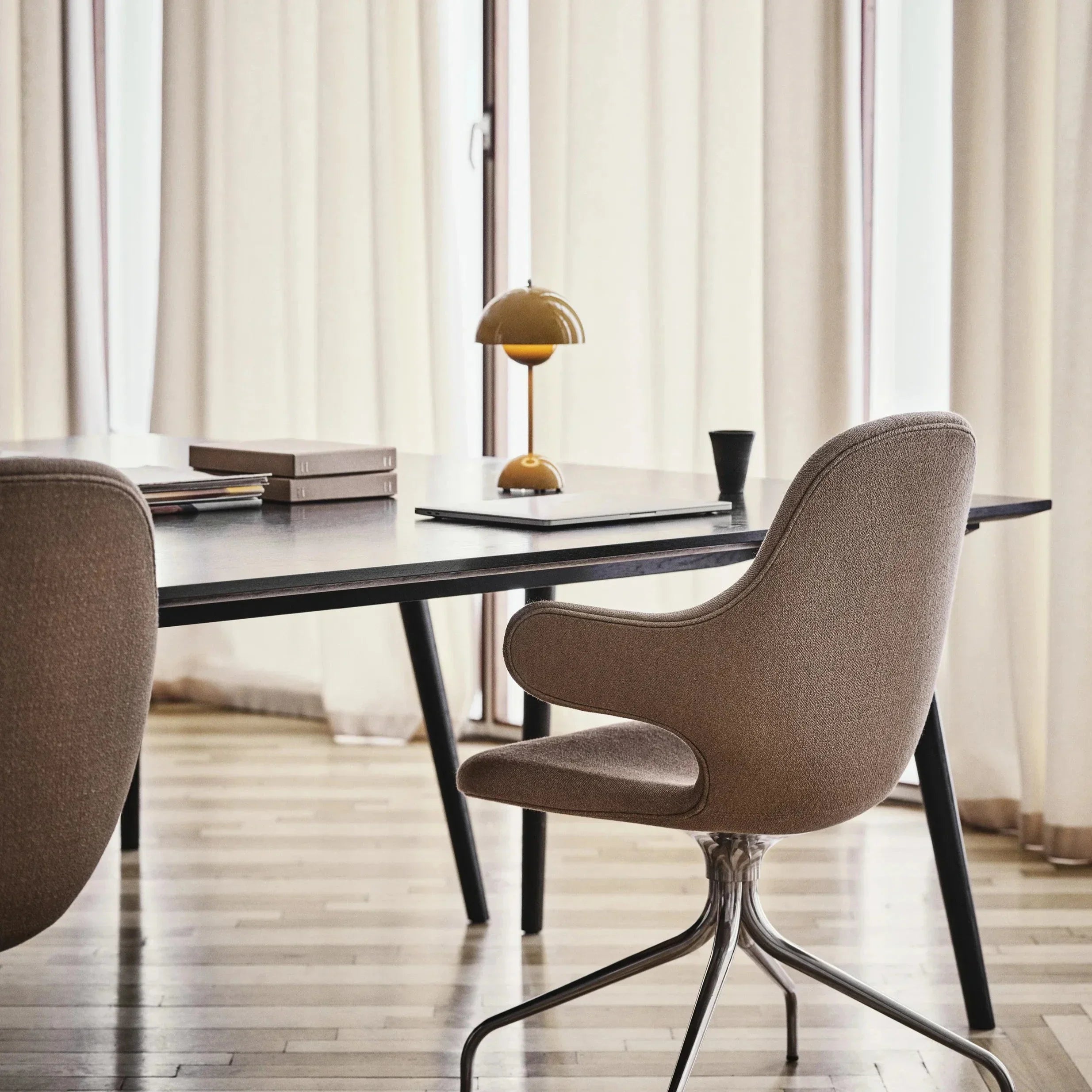 Irodai LED Lámpa – Modern egyszerűség és funkcionalitás 