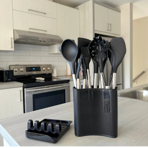 12-delers sett med kokekar i silikon - komplett og behagelig å bruke