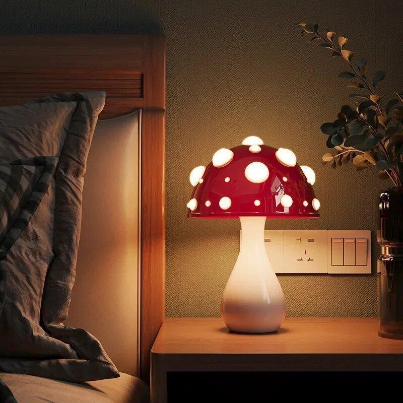 Houbová stolní lampa – jemné osvětlení a originální styl 