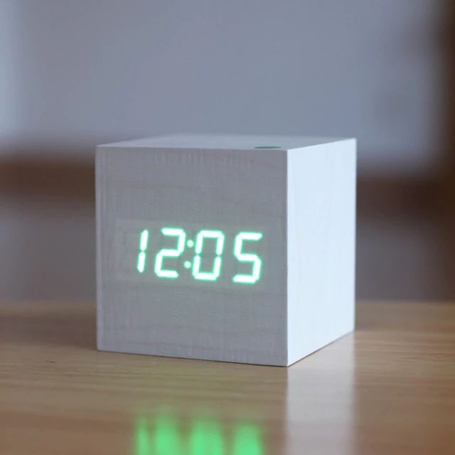 Digital Klocka Kub – Minimalistisk Design Och LED-Display 