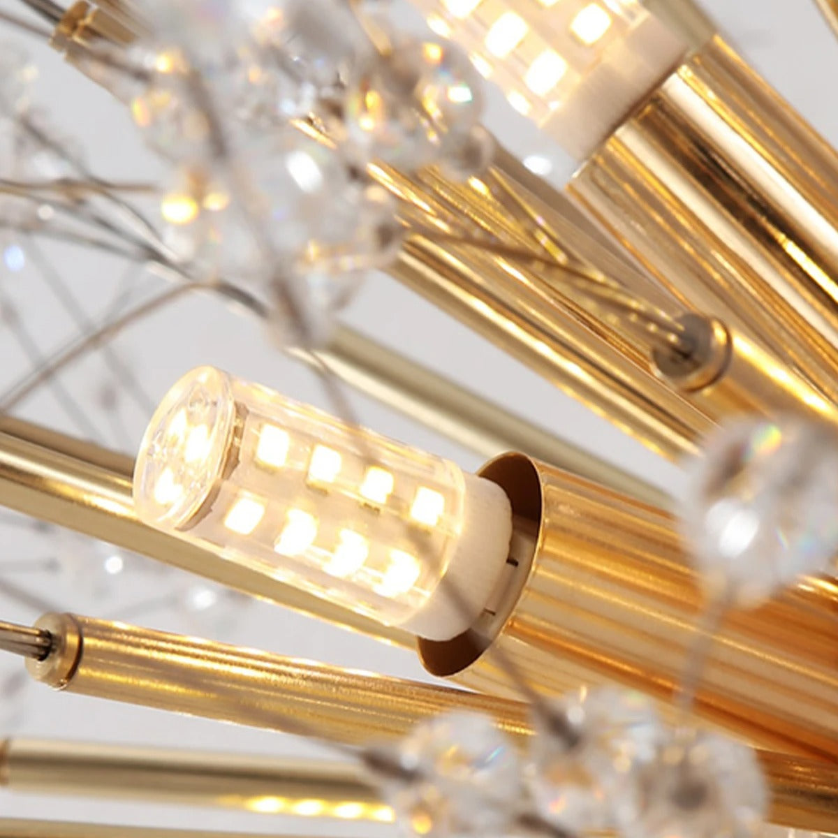 Lustre de Cristal Suspenso – Elegância e Brilho Intemporais 