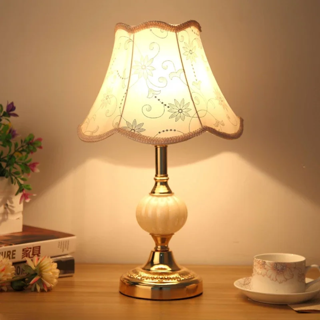 Lampa dekoracyjna stołowa – styl vintage i ponadczasowa elegancja 
