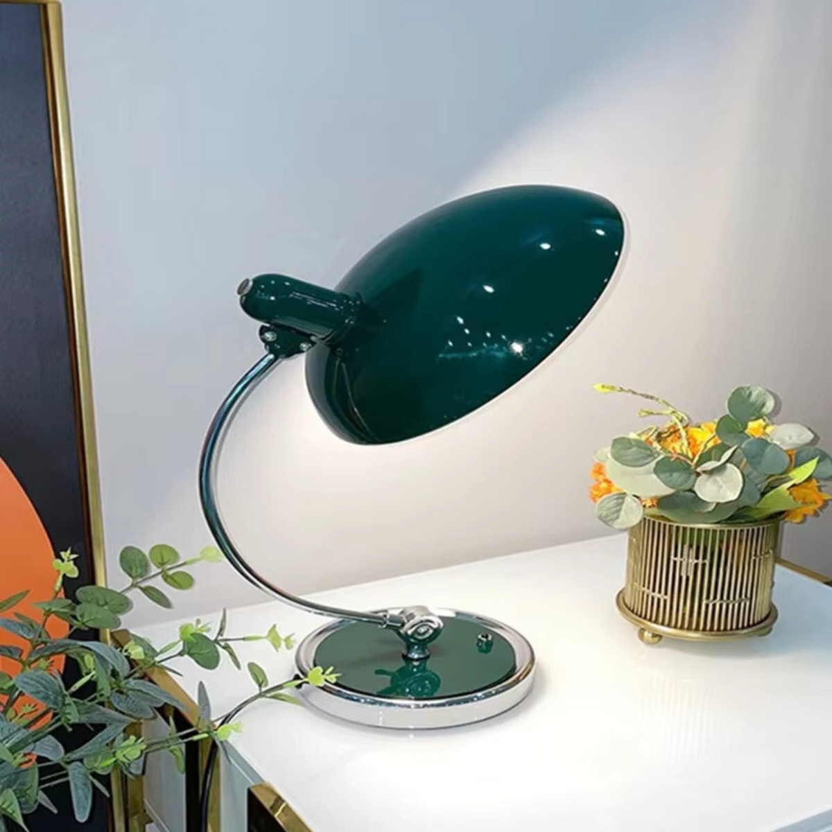 モダンデスクランプ – エレガントなスタイルと堅牢な構造 